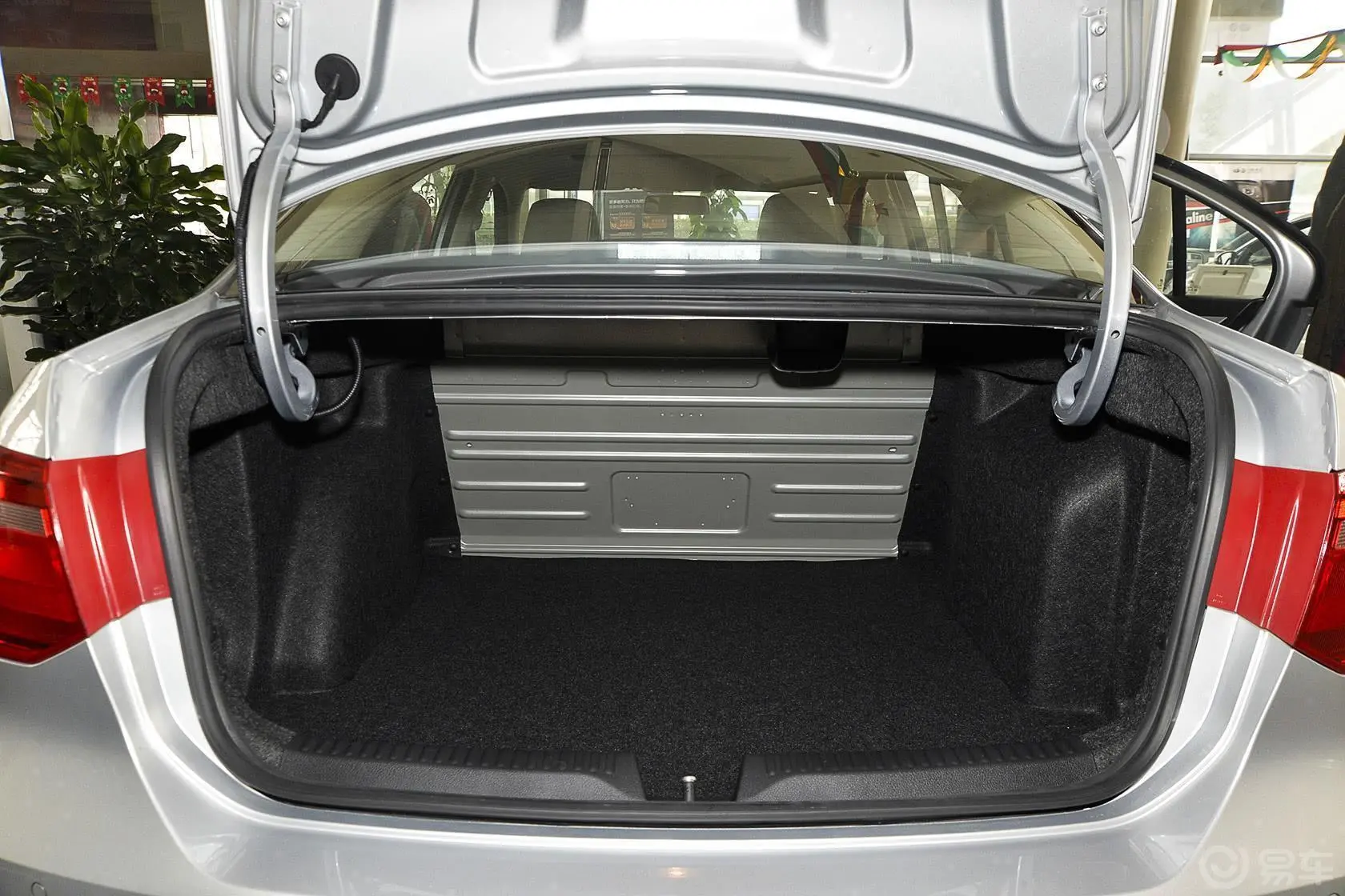 捷达质惠版 1.6L 自动舒适型行李箱空间