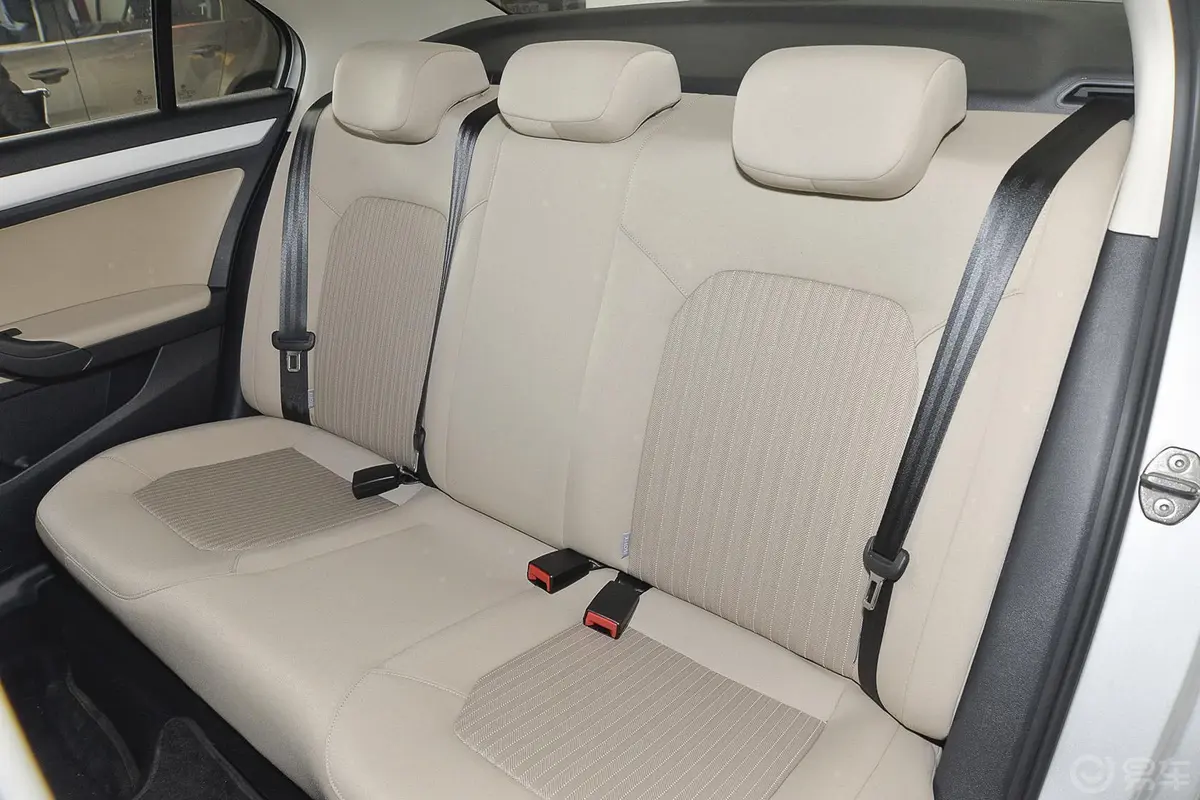 捷达质惠版 1.6L 自动舒适型后排座椅