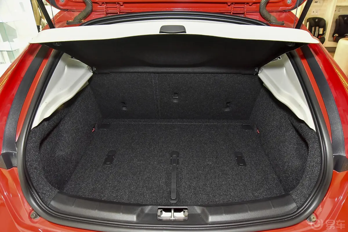 沃尔沃V40Cross Country 2.0T T5 AWD 智雅版行李箱空间