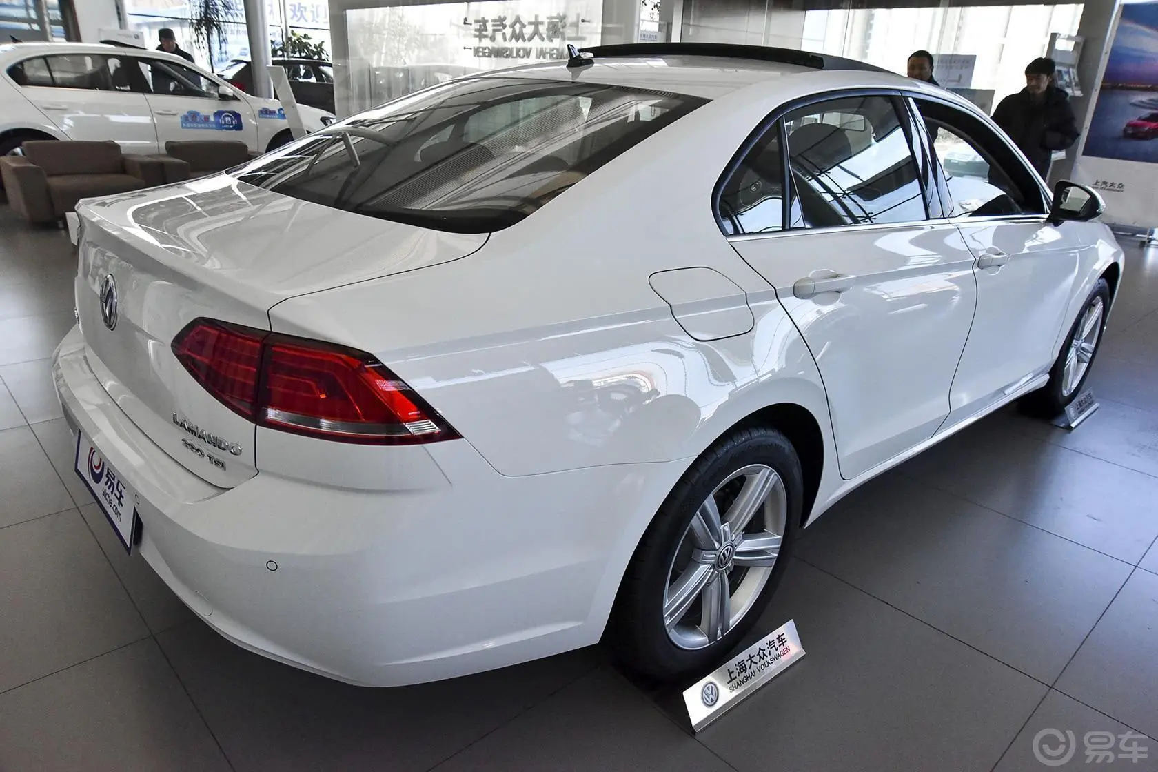 凌渡1.4T DSG 280TSI 舒适版侧后45度车头向右水平