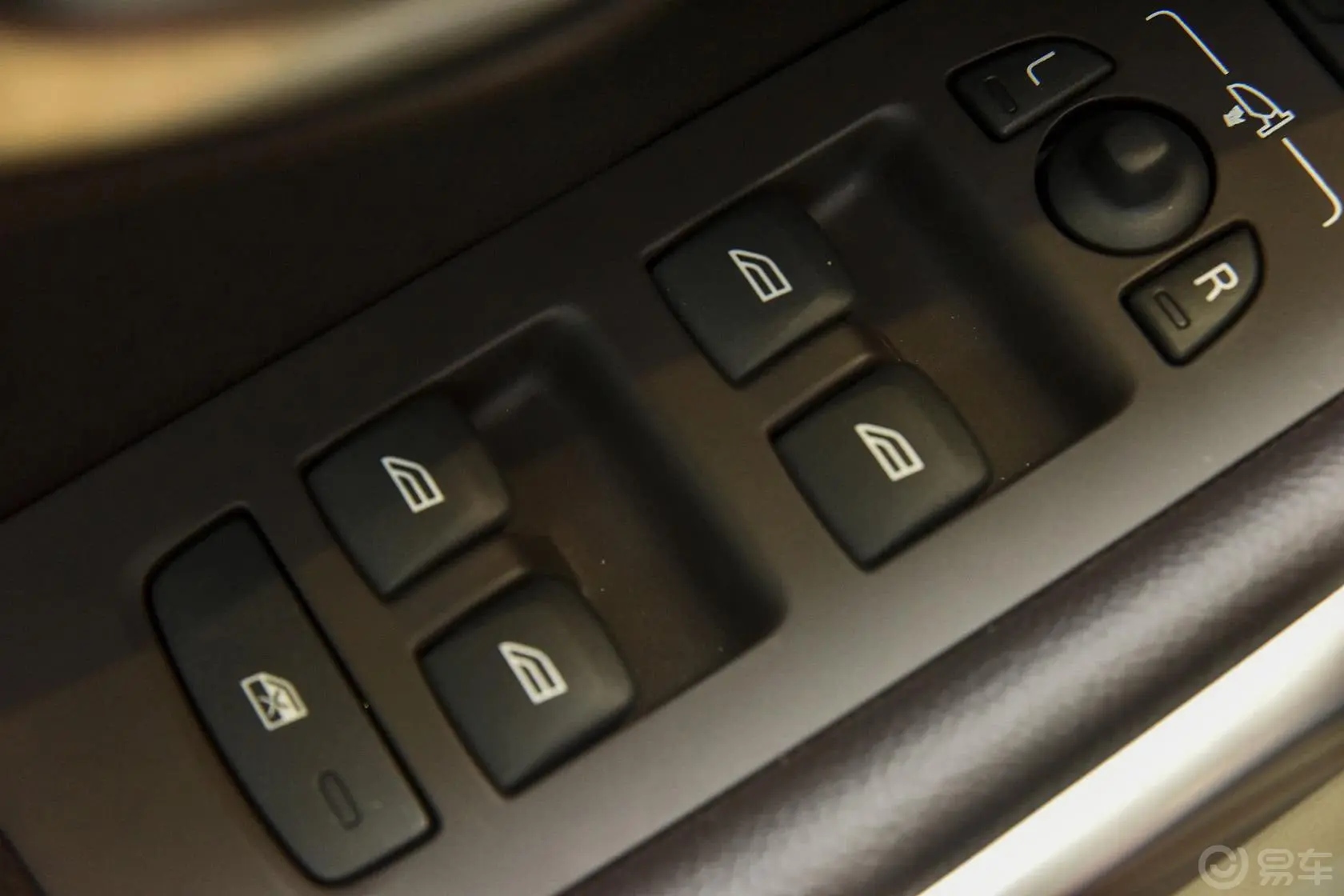 沃尔沃V40Cross Country 2.0T T5 AWD 智雅版车窗升降键
