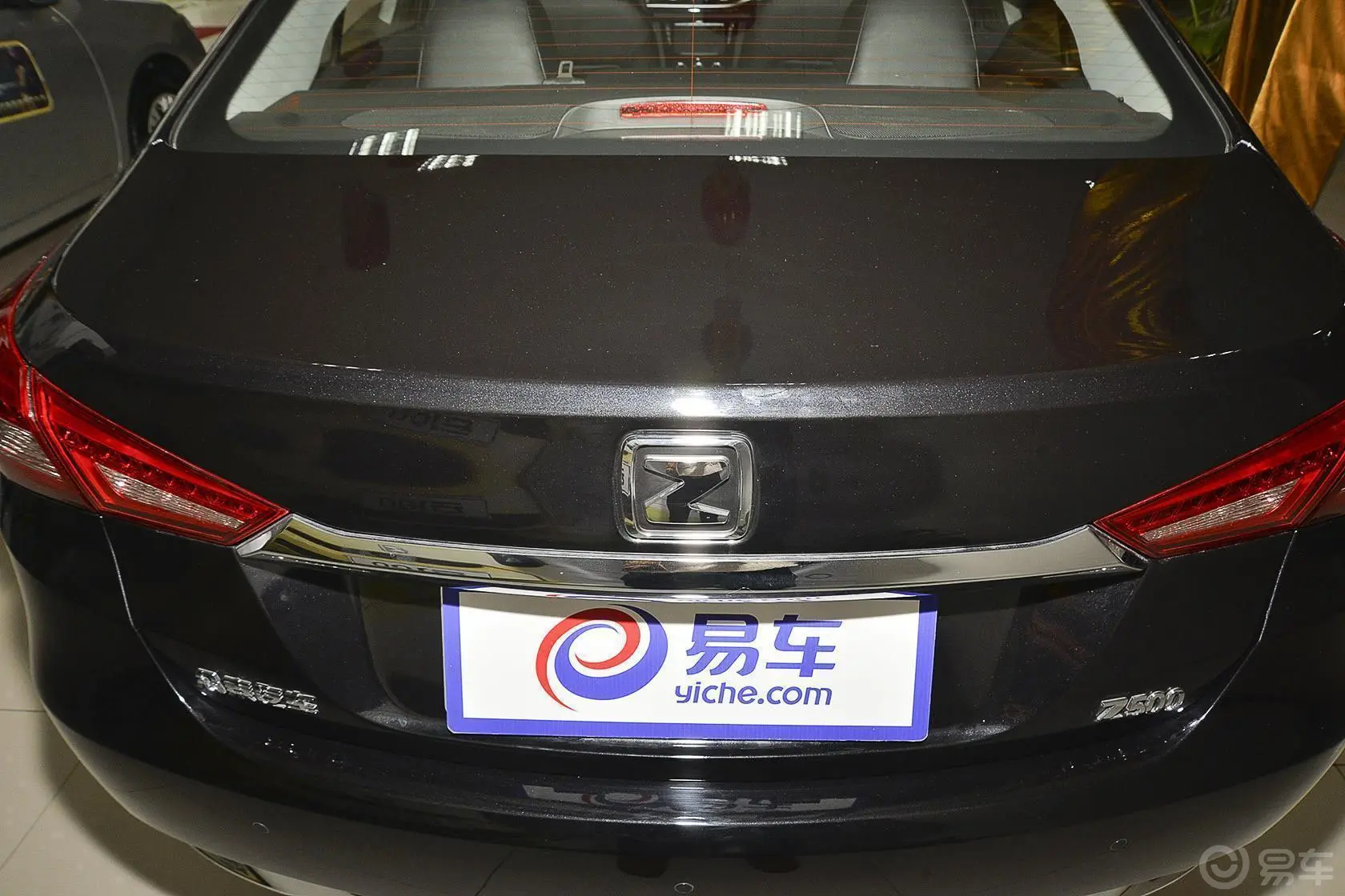 众泰Z5001.5T CVT 豪华型正后水平