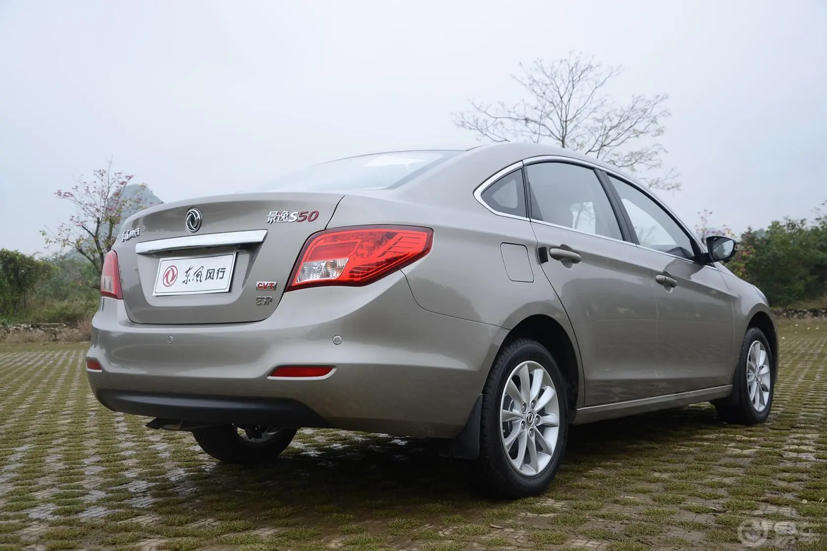 景逸S501.6L CVT 旗舰型侧后45度车头向右水平