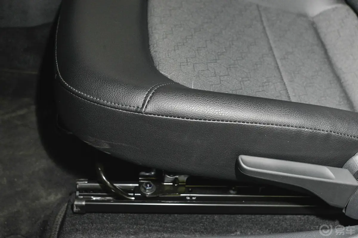 桑塔纳1.6L 自动 舒适版座椅调节键