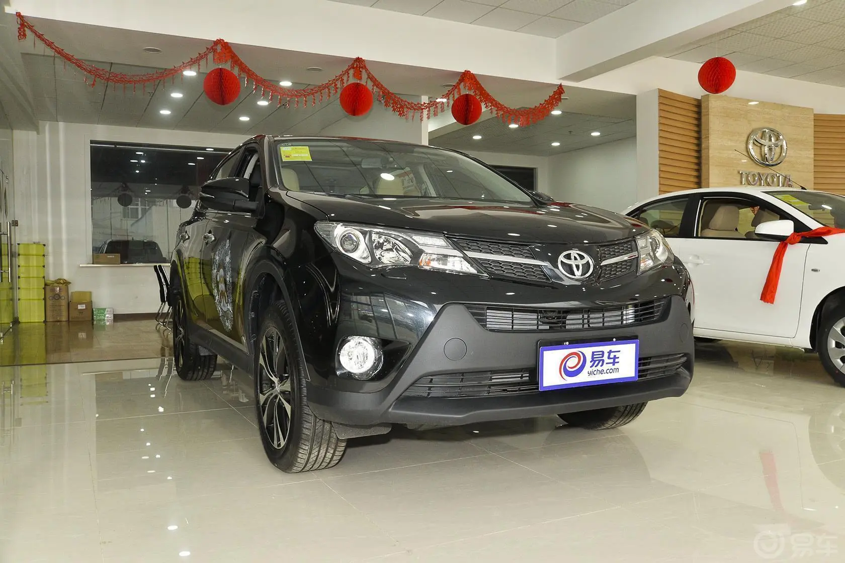 RAV4荣放2.5L 手自一体 精英版侧前45度车头向右水平