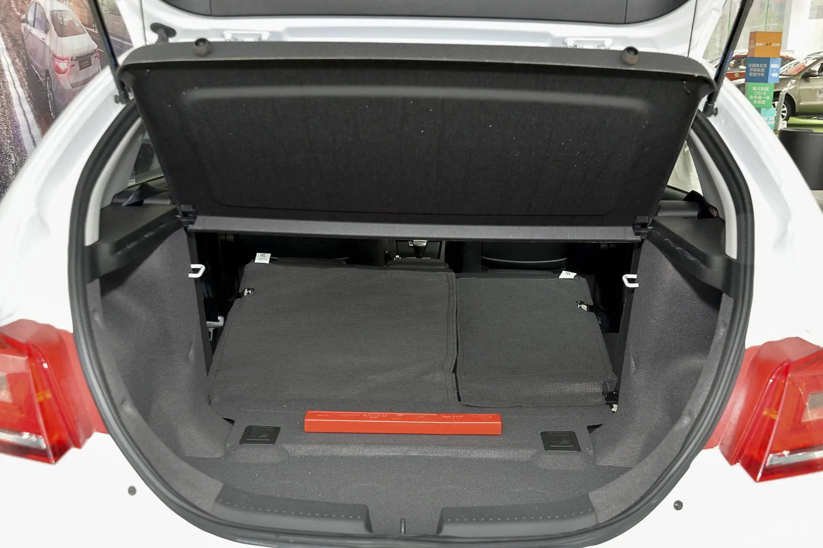 帝豪两厢 1.3T CVT 精英型行李箱空间（后排全放倒）
