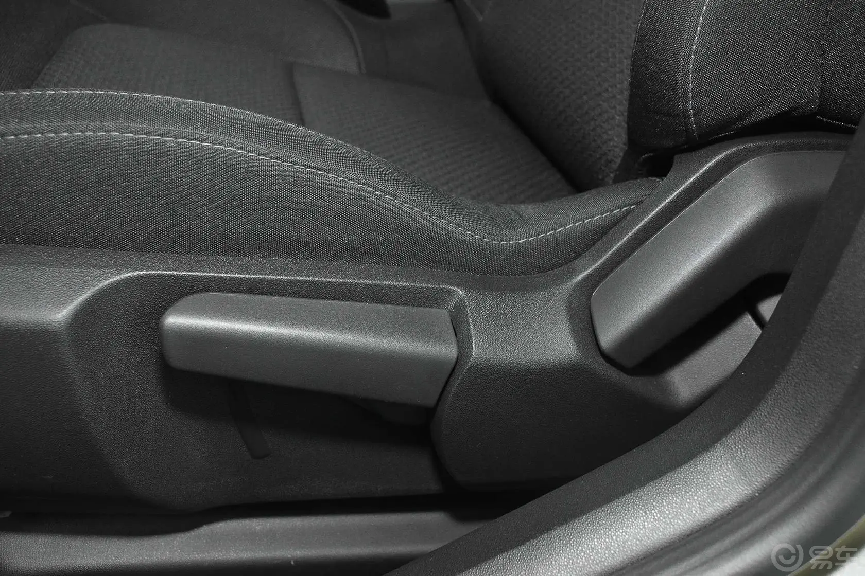 C4世嘉1.6L 手动 舒适版座椅调节键