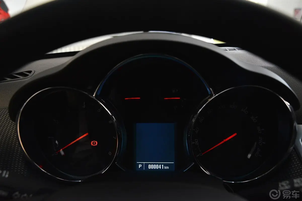 科鲁兹两厢 1.6L 自动 舒适版仪表盘背光显示