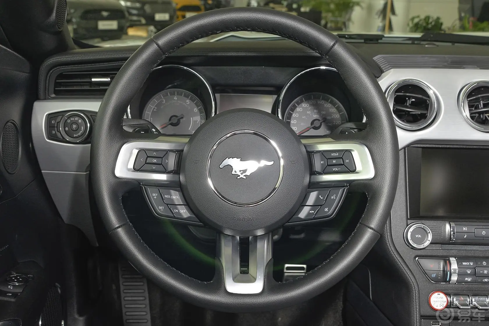 Mustang2.3L 手自一体 运动版方向盘