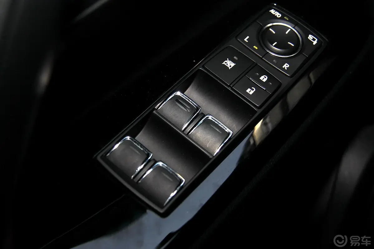 雷克萨斯LXLX 570 尊贵豪华版车窗升降键