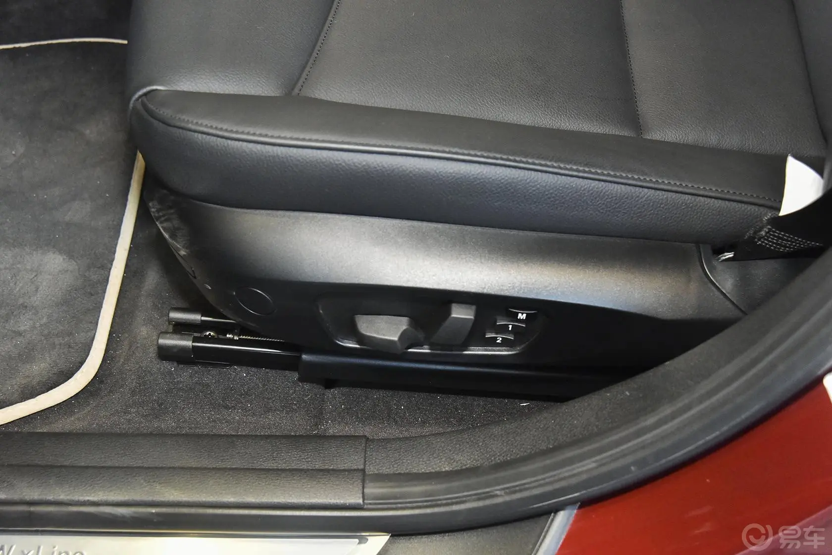 宝马X1sDrive18i X设计套装座椅调节键