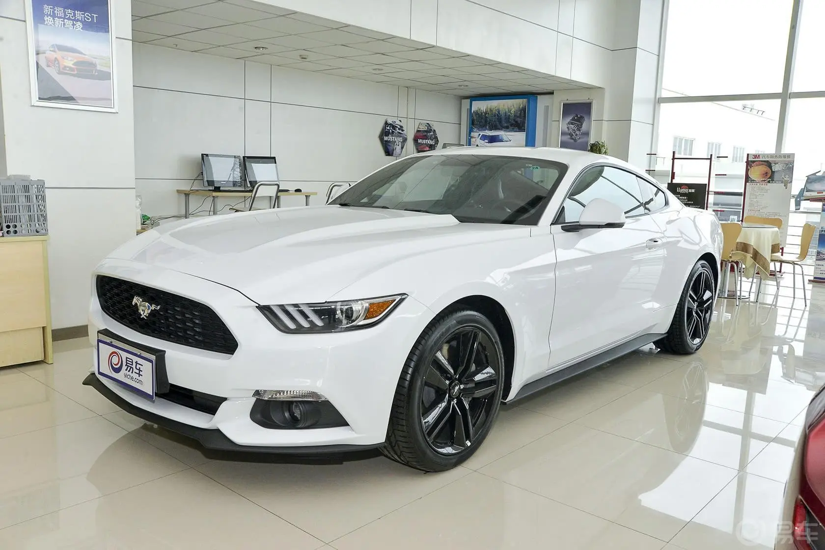 Mustang2.3L 手自一体 运动版侧前45度车头向左水平