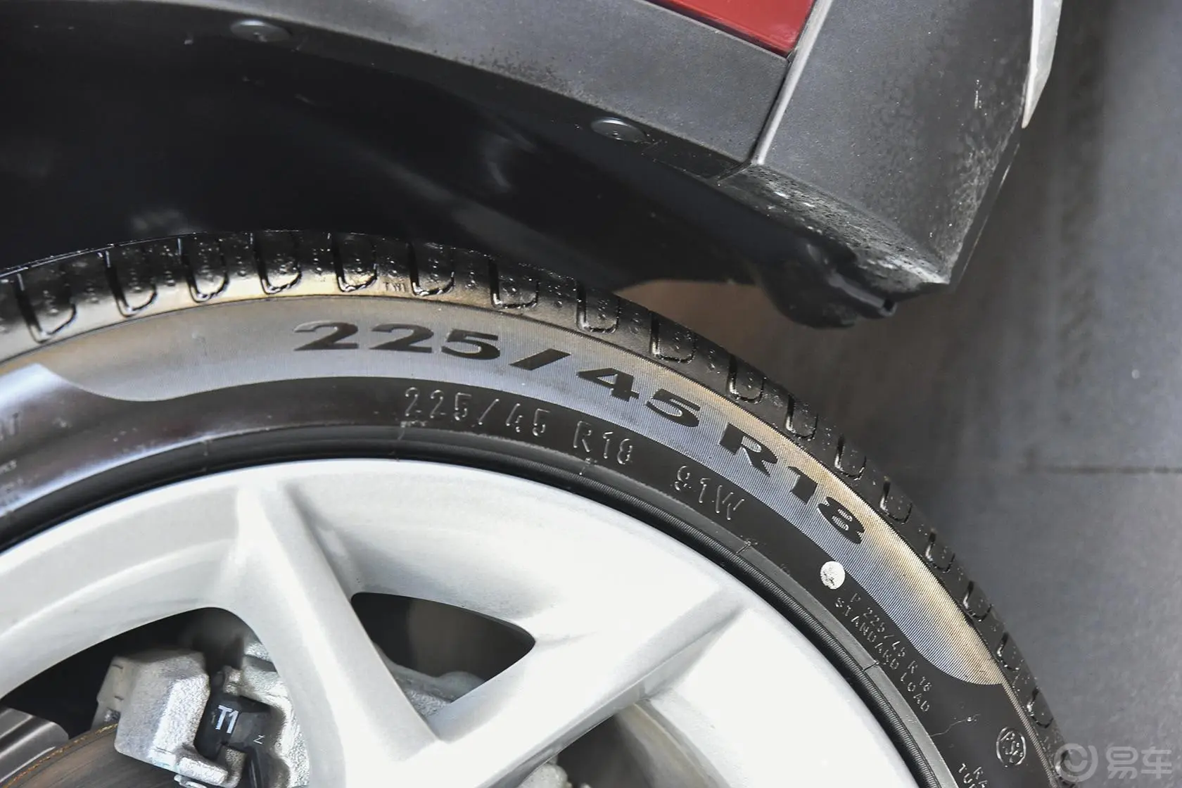 宝马X1sDrive18i X设计套装轮胎规格