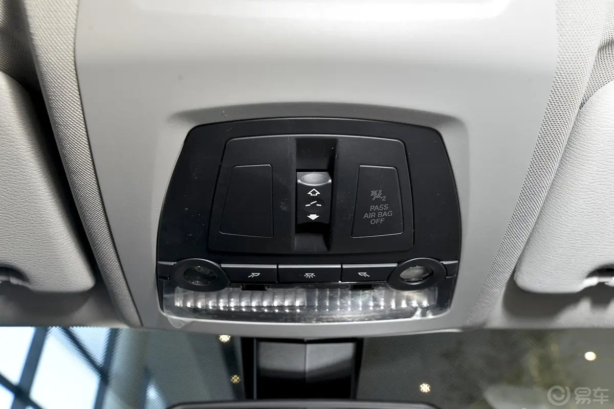 宝马X3(进口)xDrive20i 领先型前排车顶中央控制区