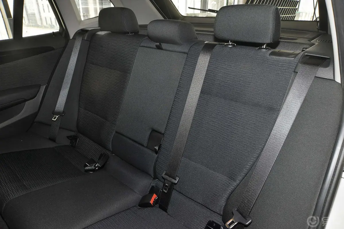 宝马X1sDrive18i 时尚晋级版行李厢开口范围
