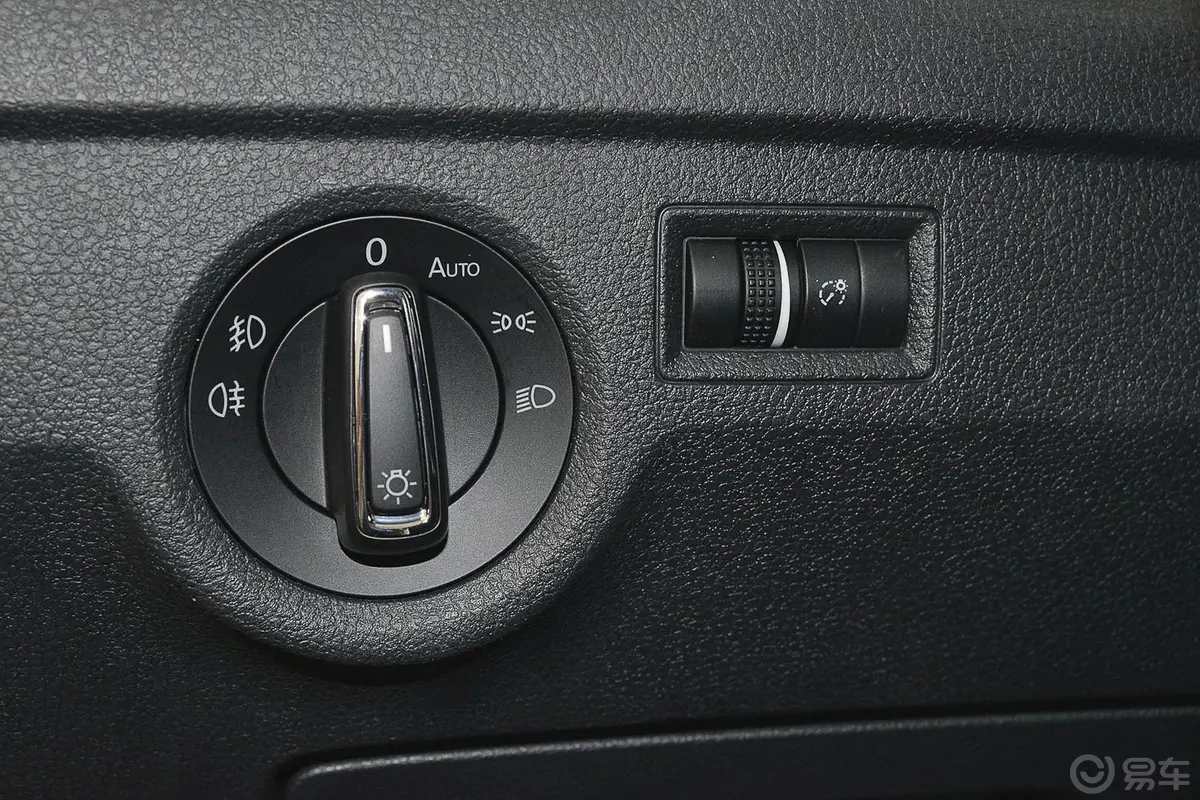 帕萨特330TSI DSG御尊版大灯开关