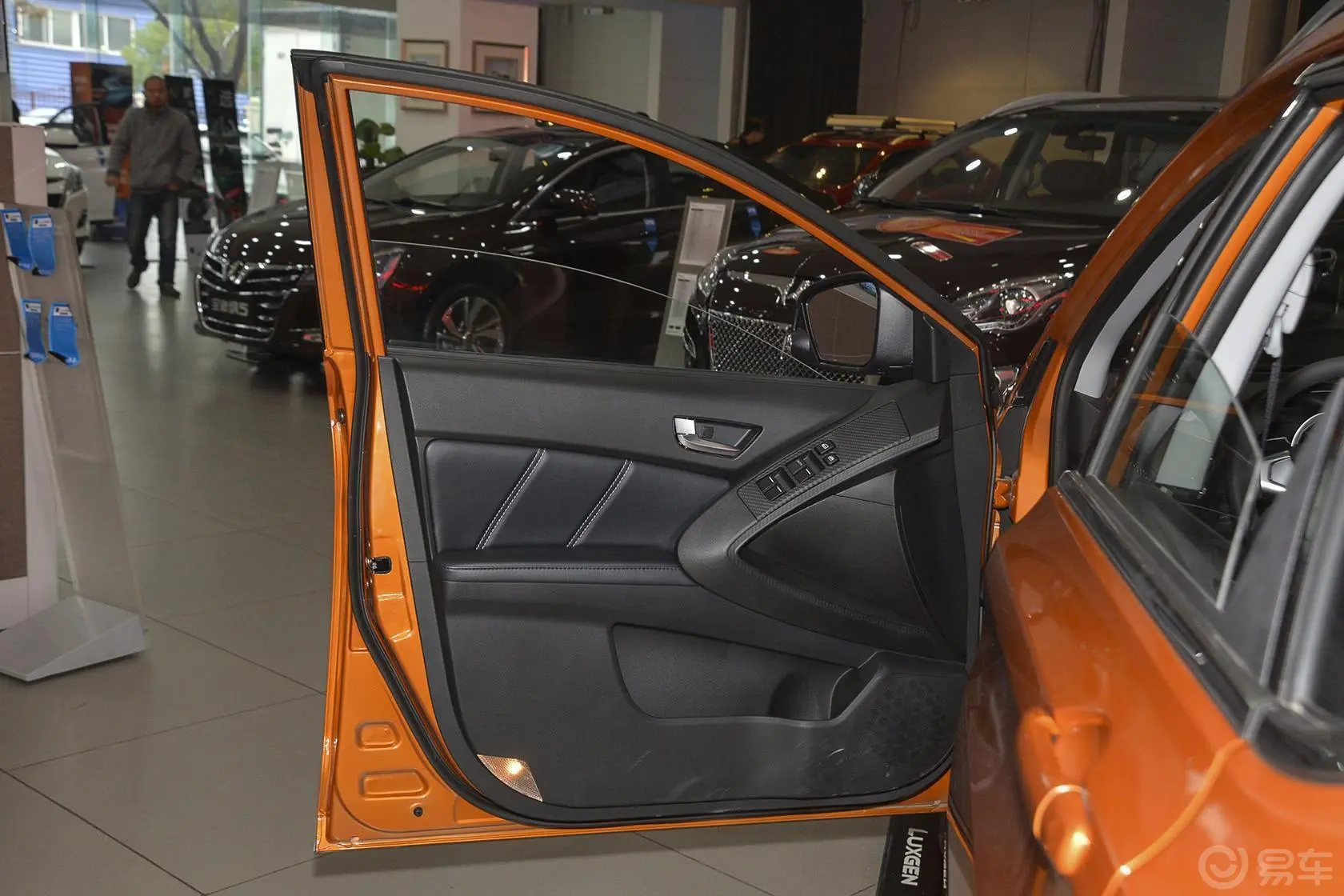 优6 SUV1.8T 时尚升级型驾驶员侧车门内门板