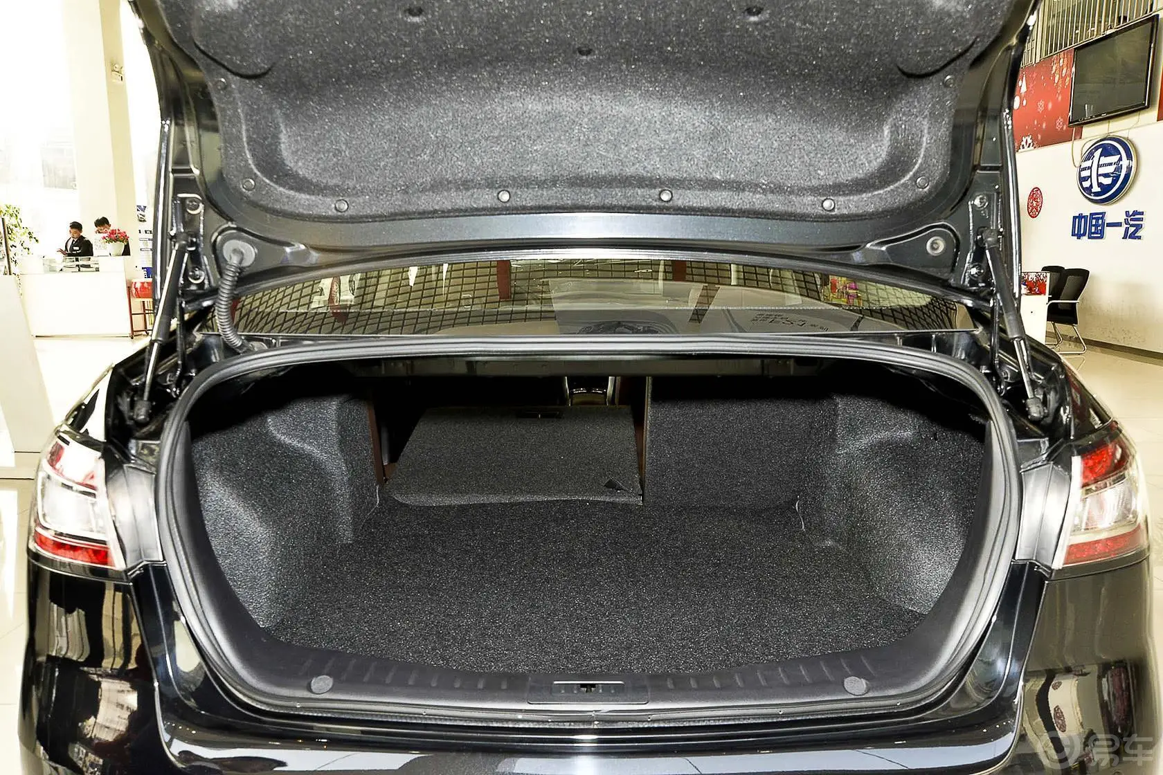 奔腾B901.8T 自动 豪华型行李箱空间（后排左放倒）
