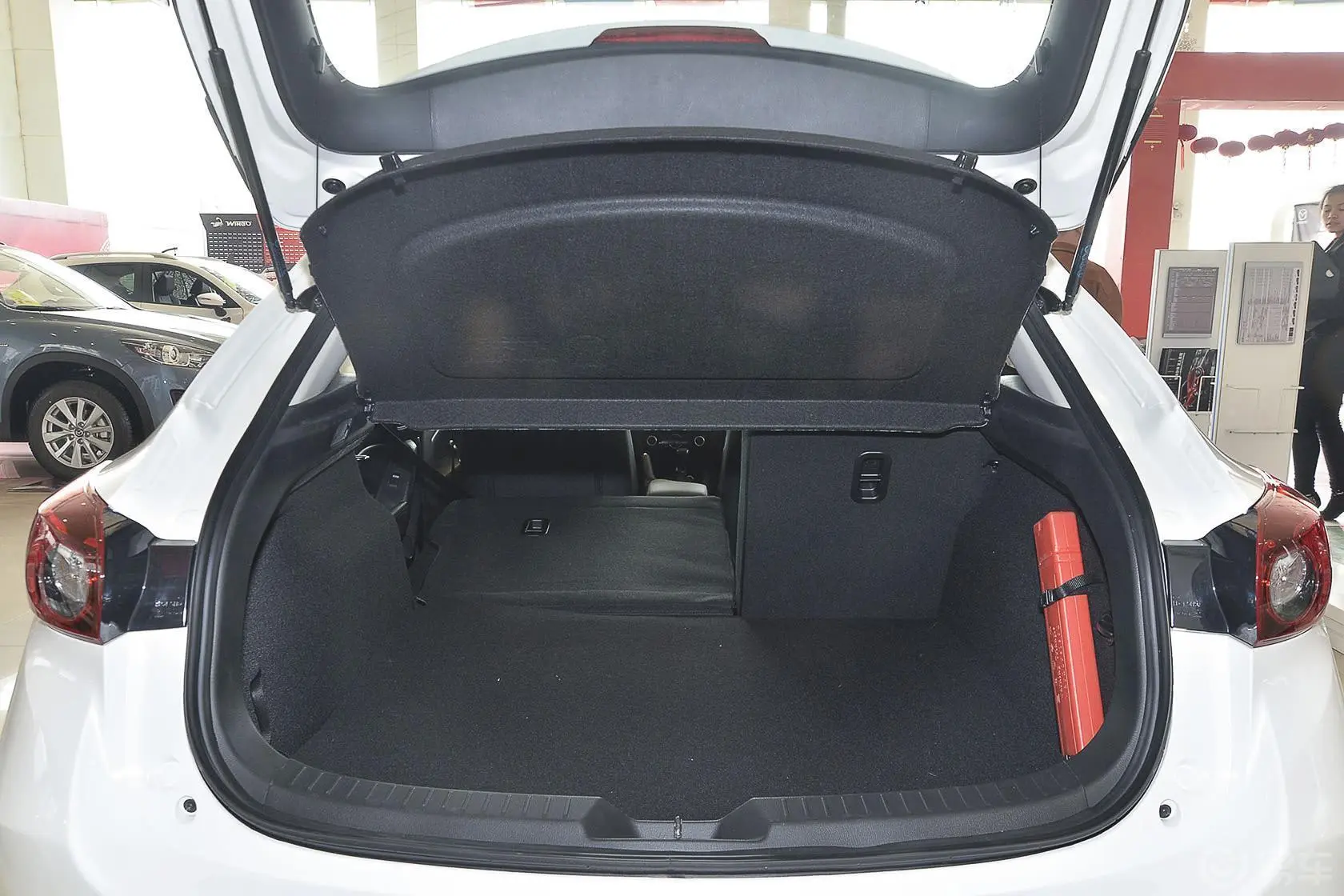 马自达3 昂克赛拉两厢 2.0L 自动 运动型行李箱空间（后排左放倒）