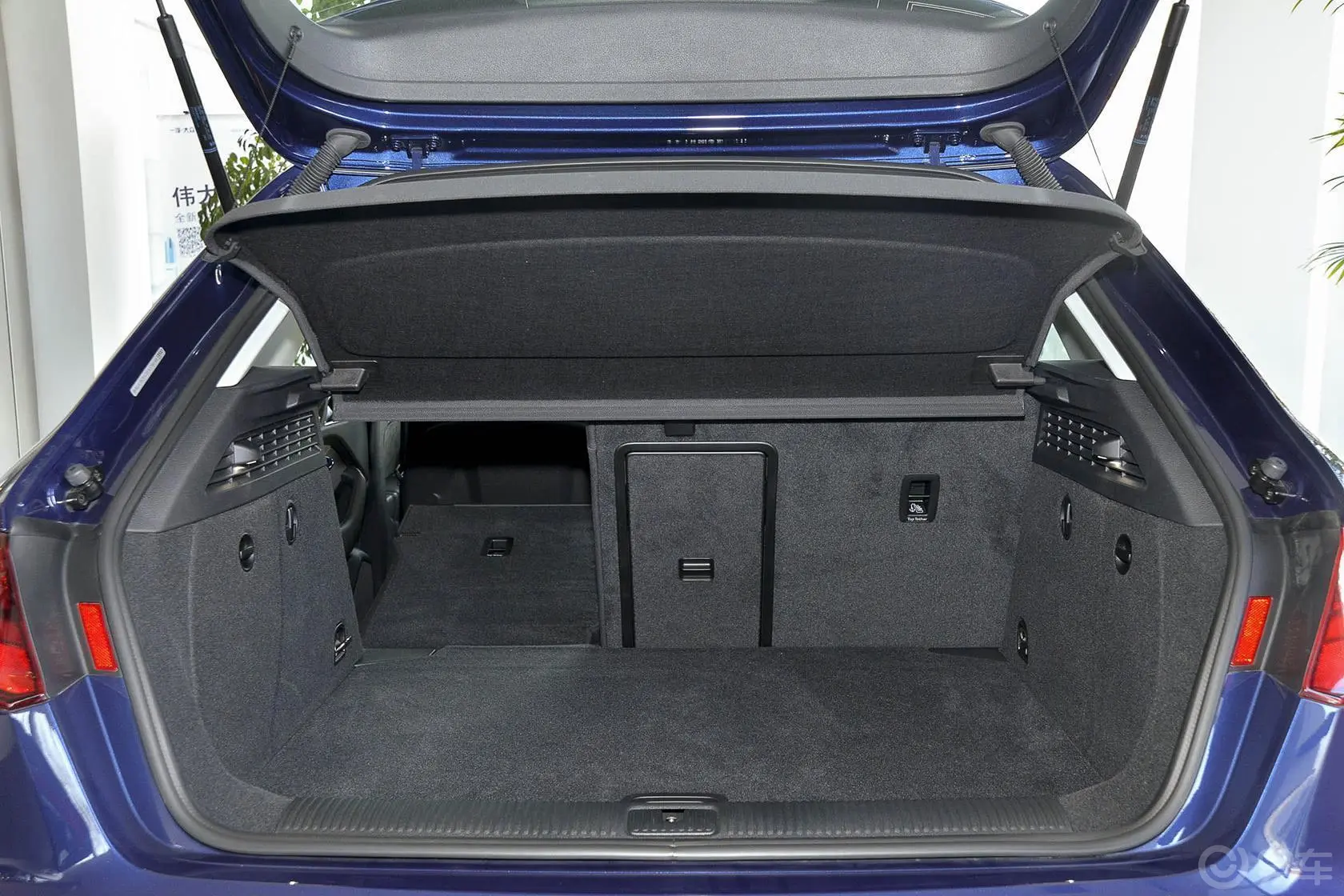 奥迪A3 插电混动(进口)Sportback e-tron 运动型行李箱空间