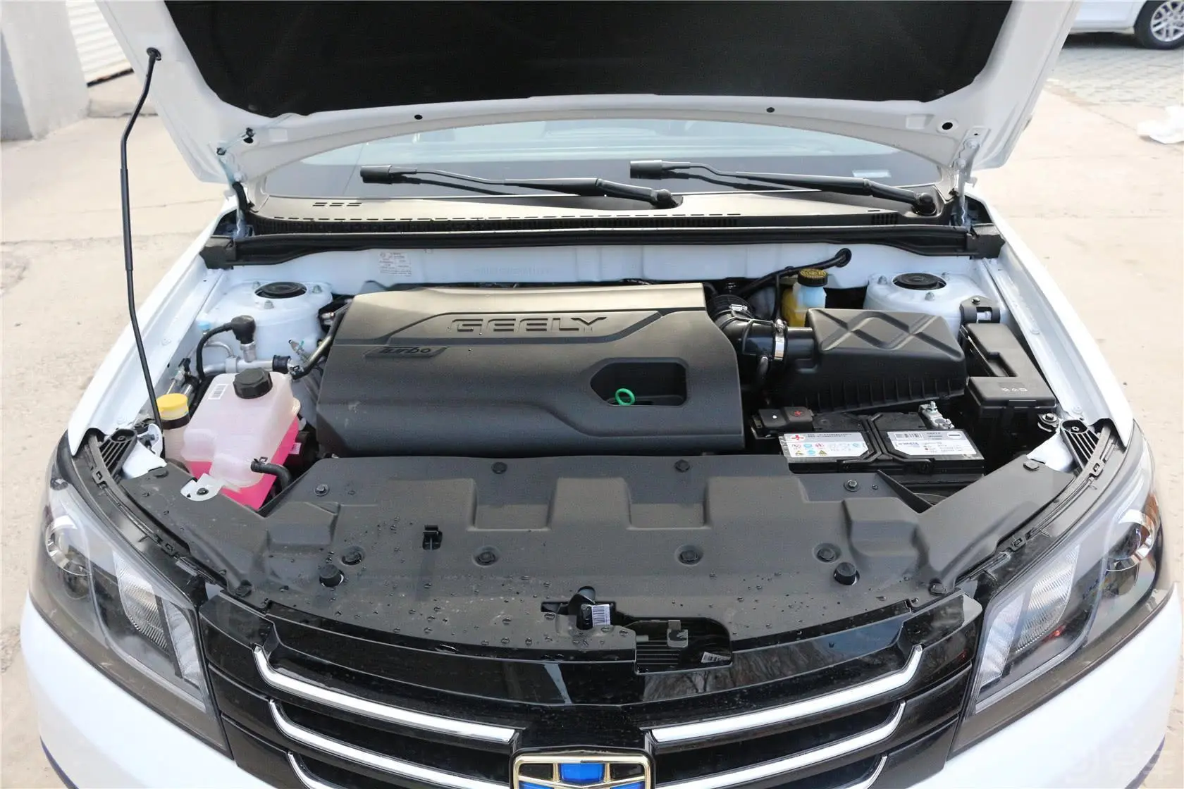 帝豪RS 1.3T CVT 向上版发动机