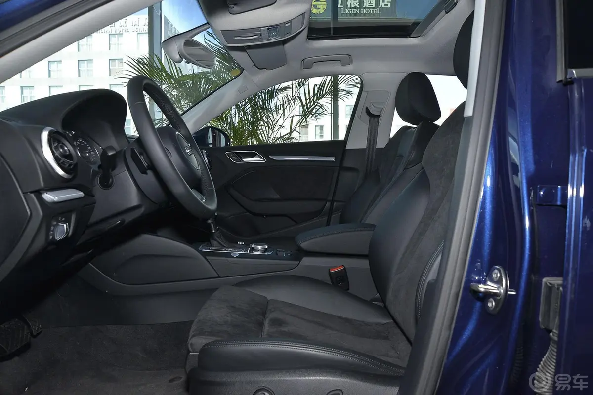 奥迪A3 插电混动(进口)Sportback e-tron 运动型前排空间