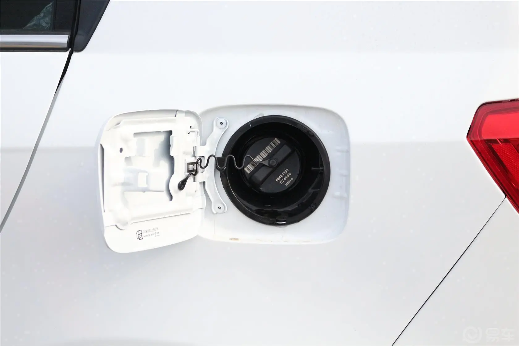 帝豪RS 1.3T CVT 向上版油箱盖