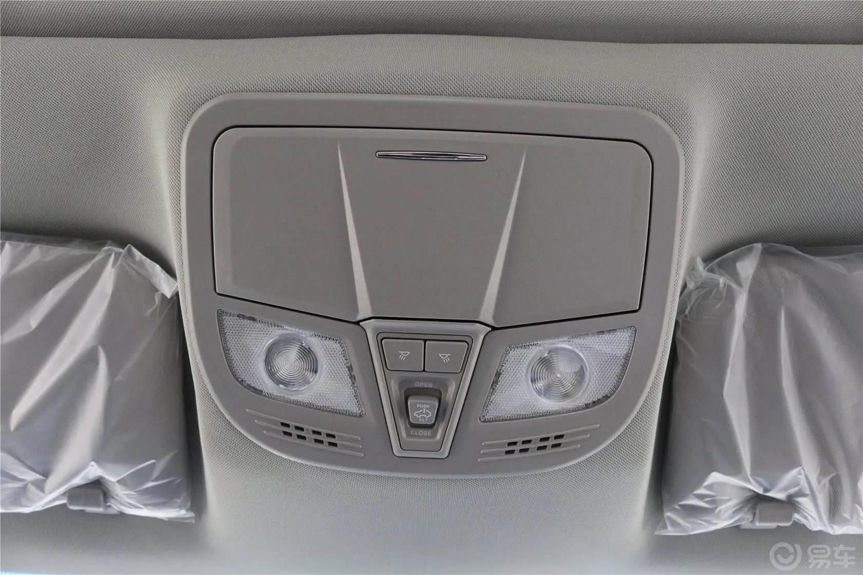 帝豪RS 1.3T CVT 向上版前排车顶中央控制区