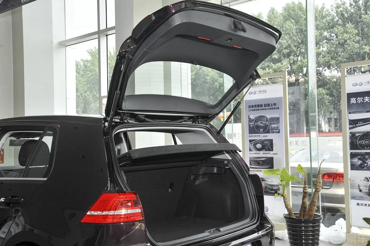 高尔夫1.6L 自动舒适型行李厢开口范围
