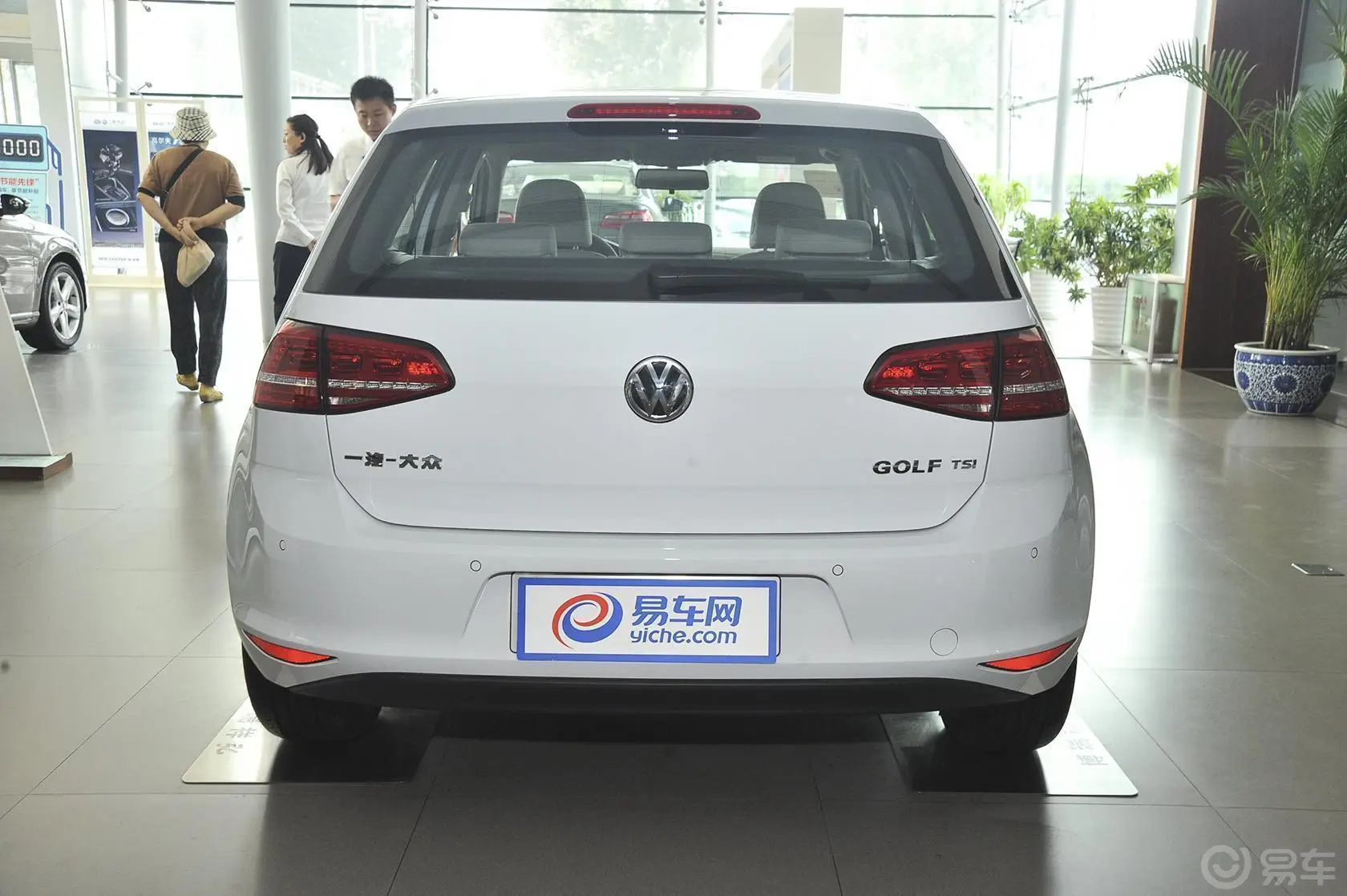 高尔夫1.2TSI 自动舒适型正后水平