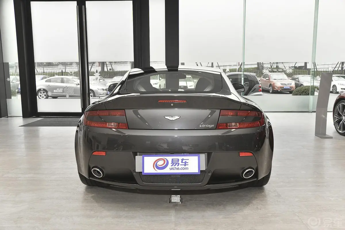 V8 Vantage4.7L Coupe正后水平