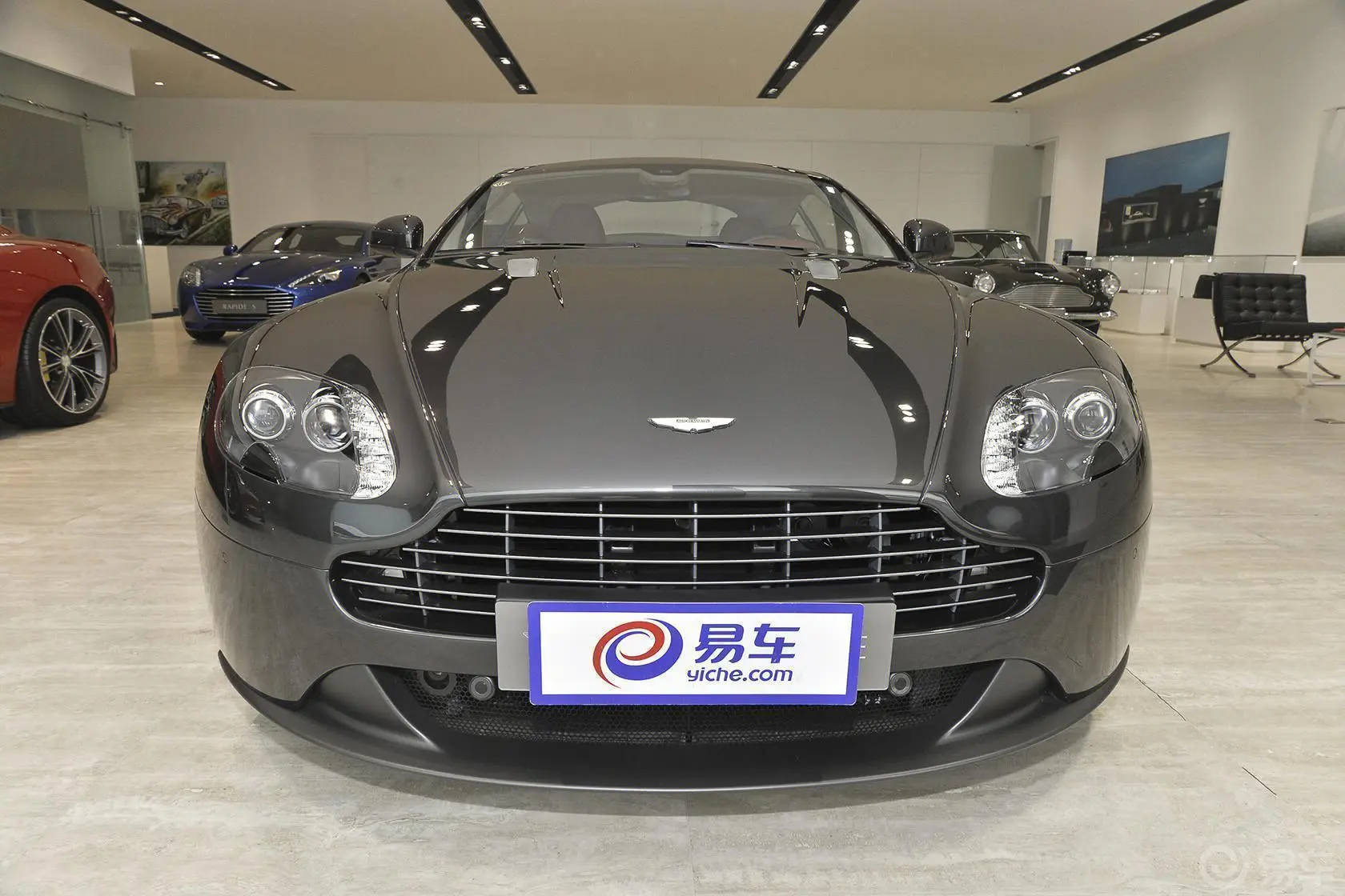 V8 Vantage4.7L Coupe正前水平