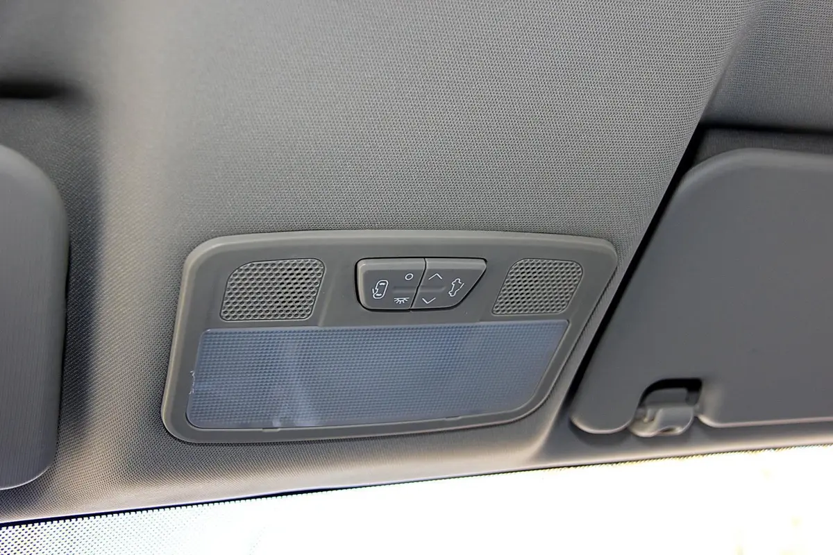风行S5001.6L CVT 尊贵版前排车顶中央控制区