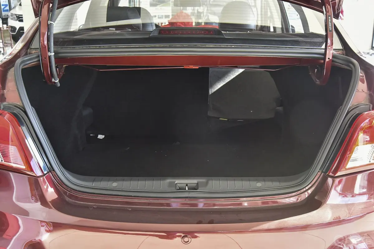 景逸S501.5L 5MT 尊贵型行李箱空间