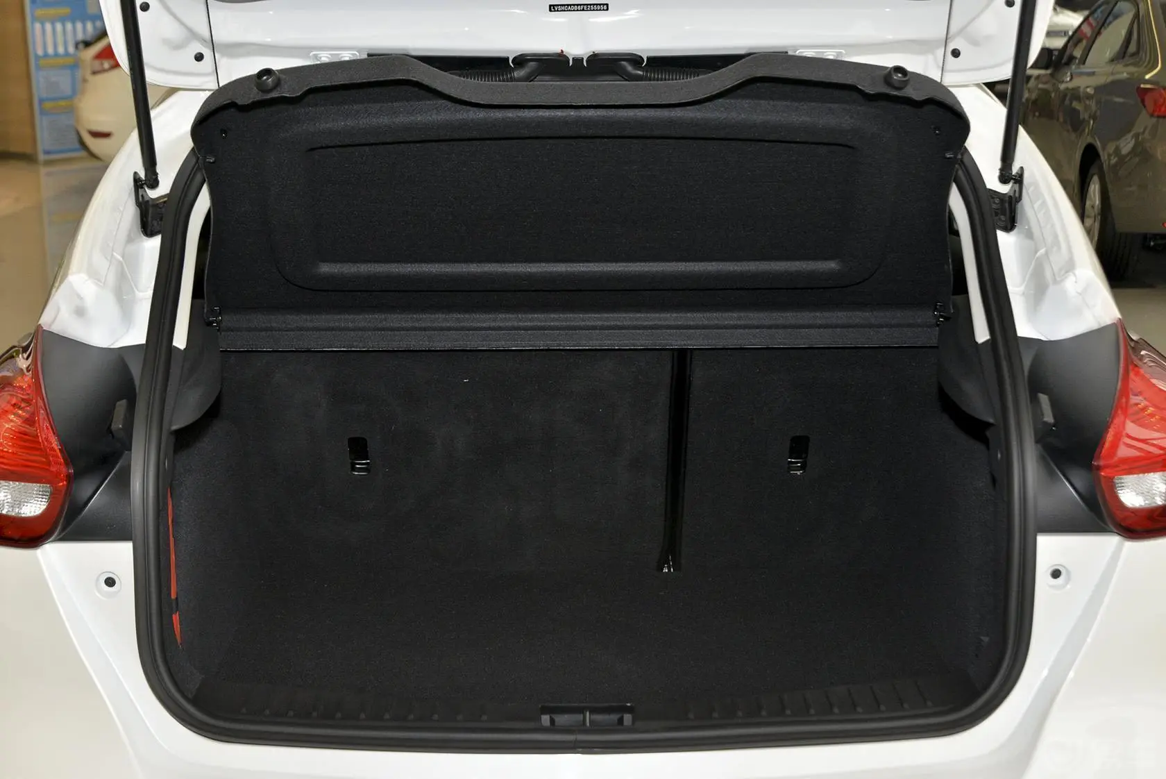 福克斯两厢 1.6L 自动风尚型行李箱空间