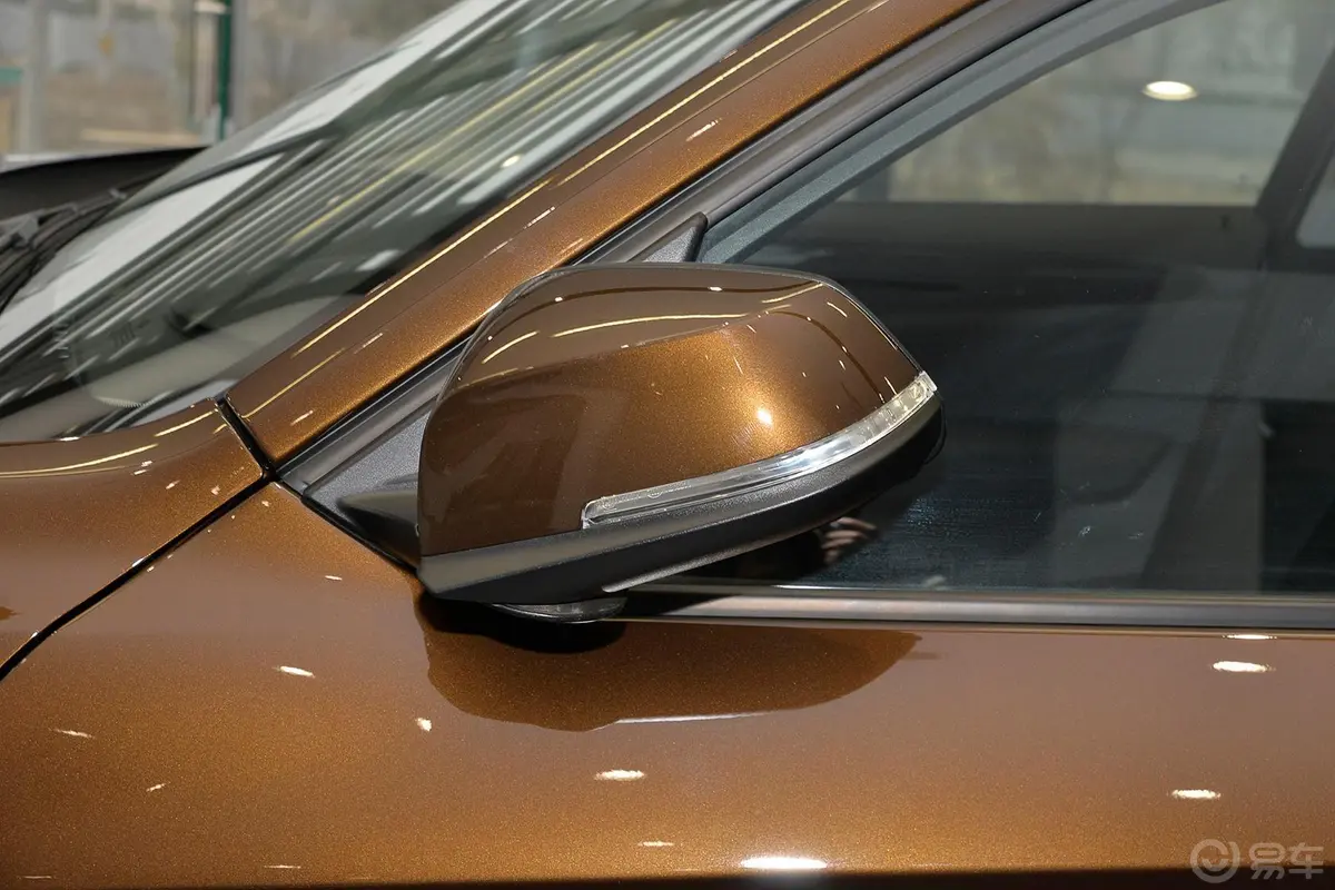 宝马X1sDrive18i 领先晋级版后视镜转向灯（前）