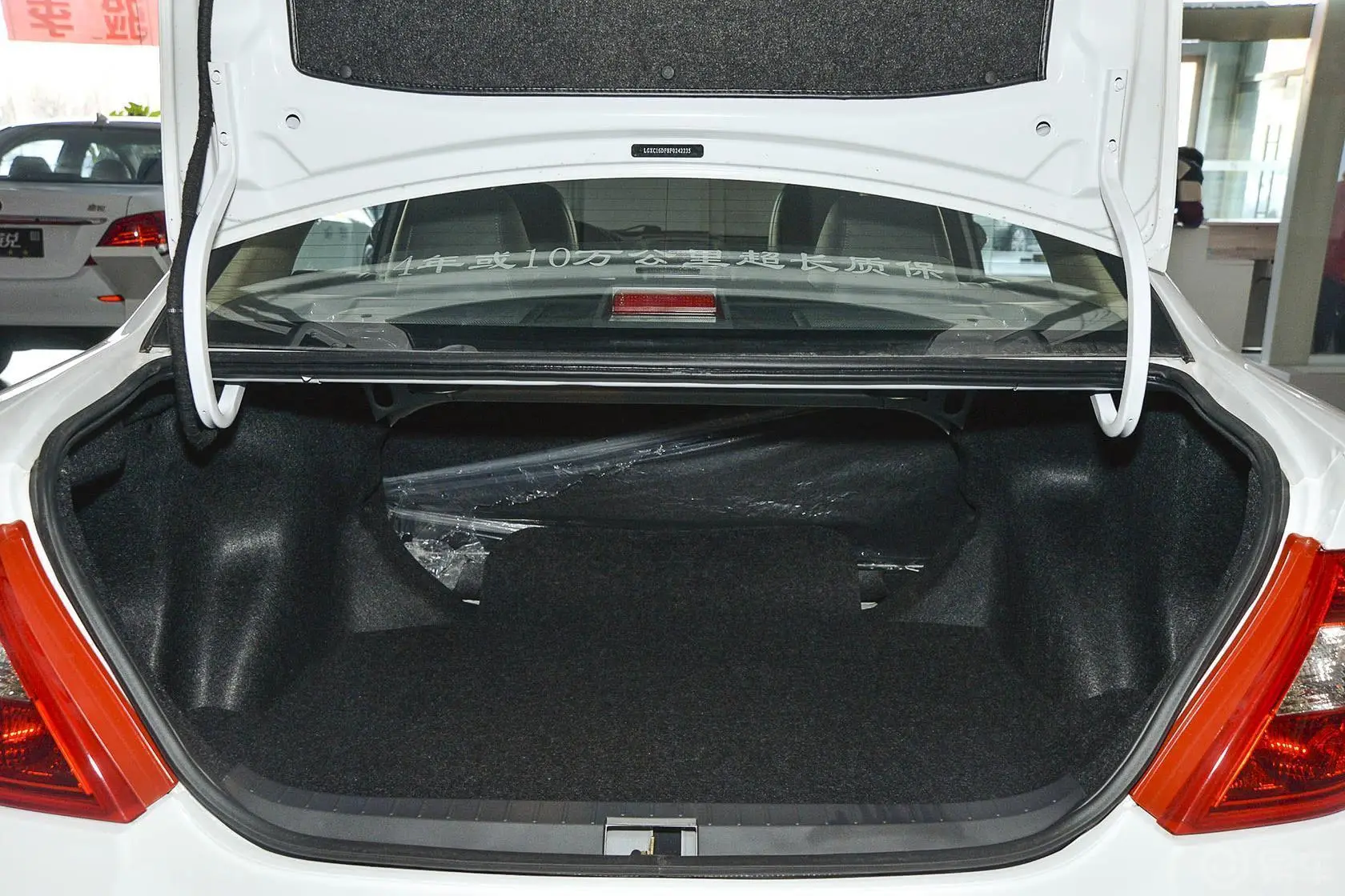 比亚迪F31.5L 手动 尊贵型 节能版行李箱空间