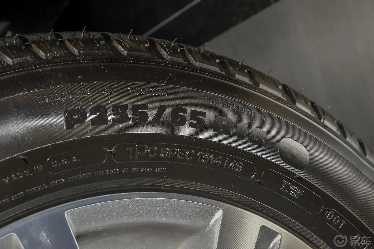 凯迪拉克SRX3.0L 手自一体 豪华型轮胎规格