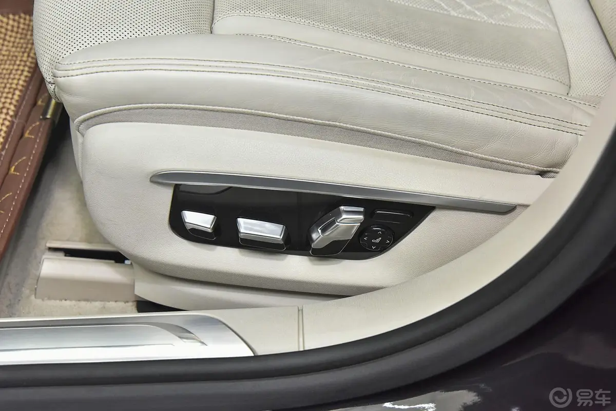宝马7系750Li xDrive 四座版座椅调节键
