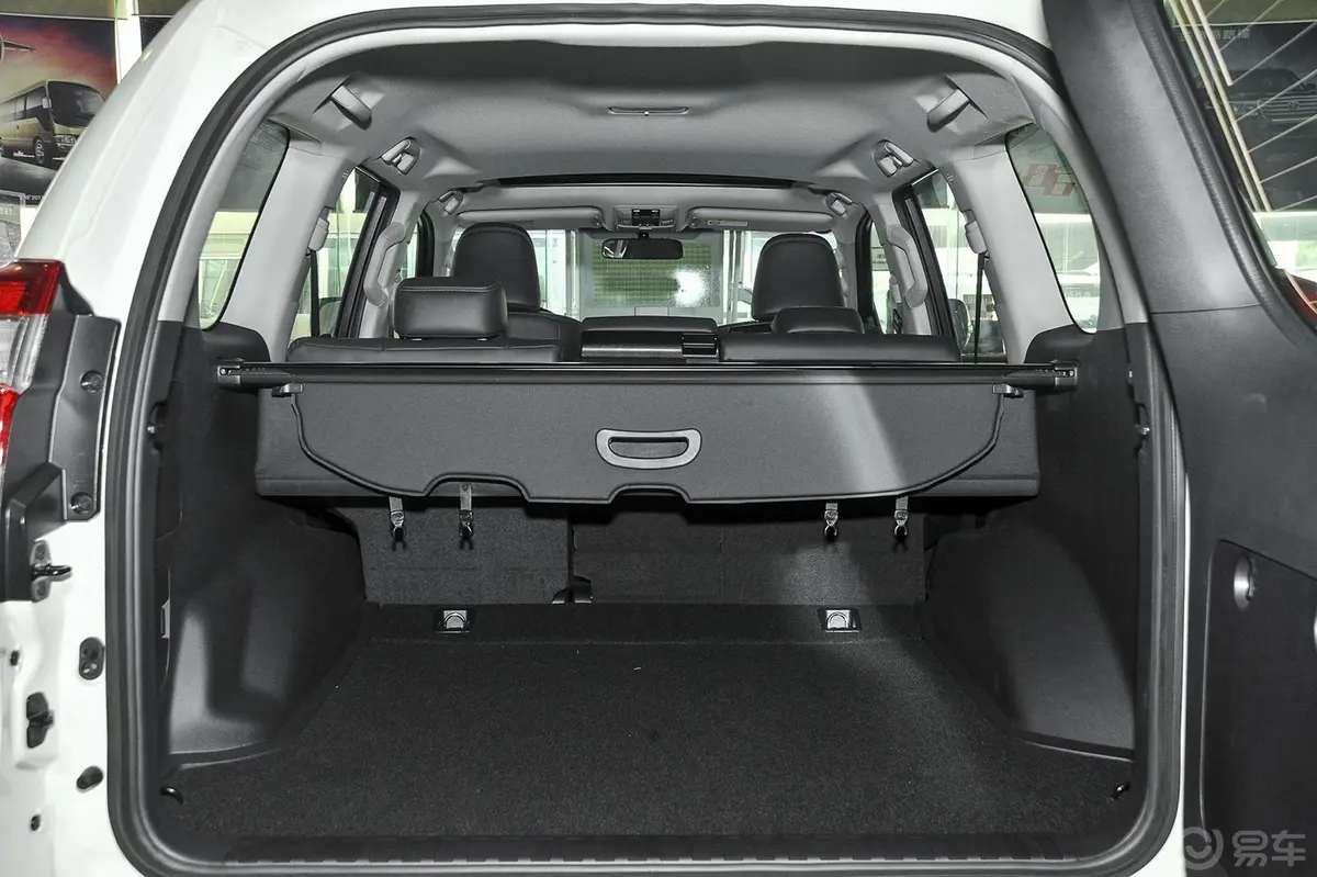普拉多2.7L 自动 标准版行李箱空间