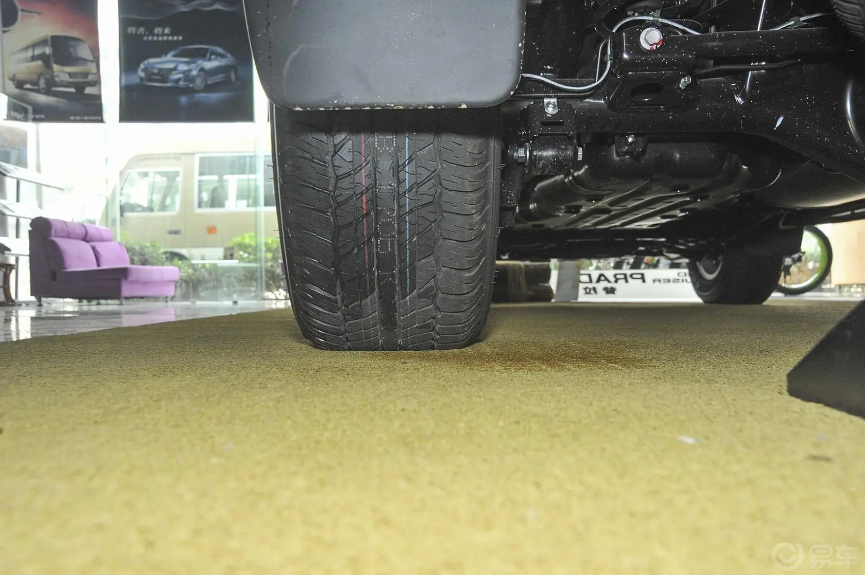普拉多2.7L 自动 标准版轮胎花纹