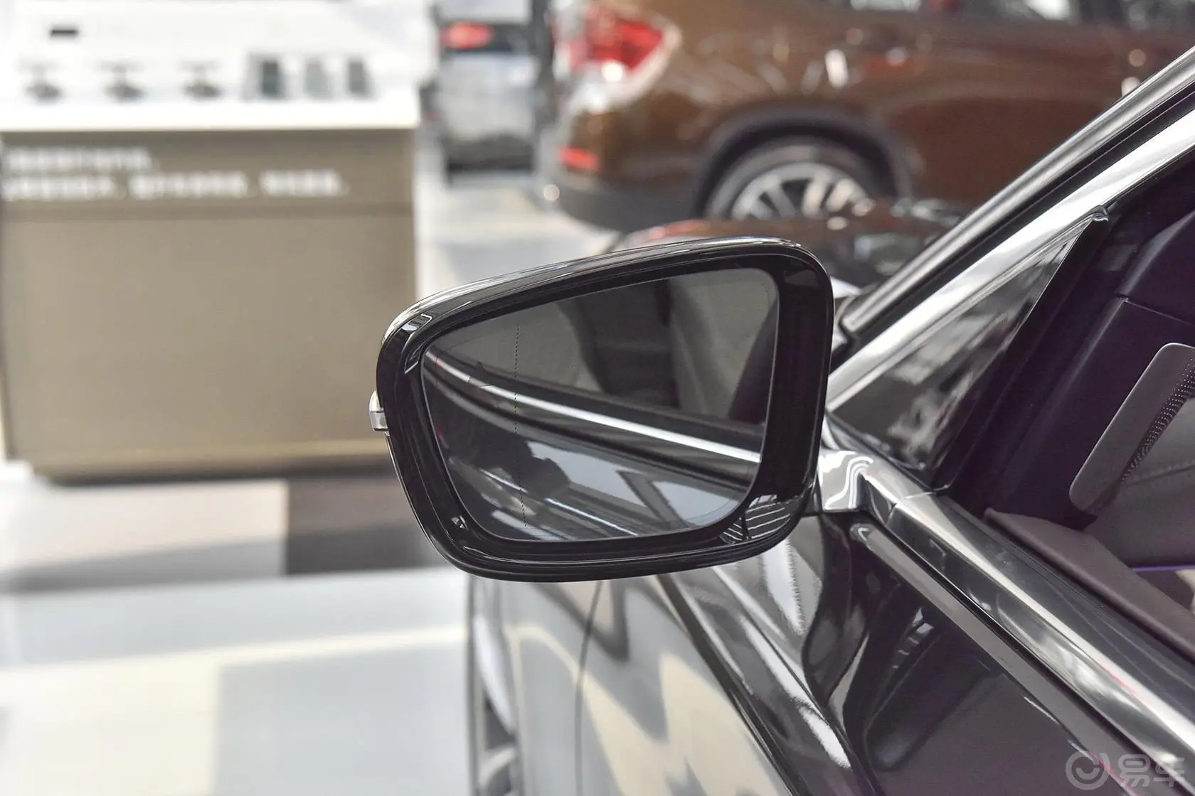 宝马7系750Li xDrive 四座版后视镜镜面（后）