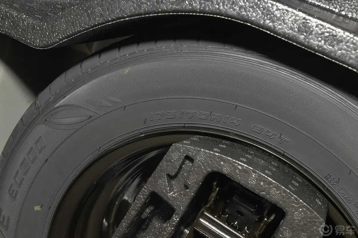 桑塔纳1.4L 手动 舒适版备胎规格