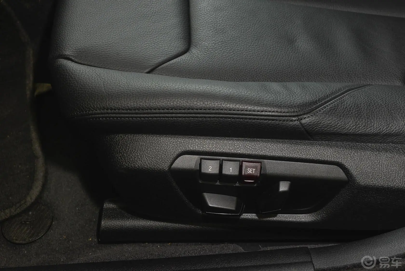 宝马4系四门轿跑车 420i 时尚型座椅调节键