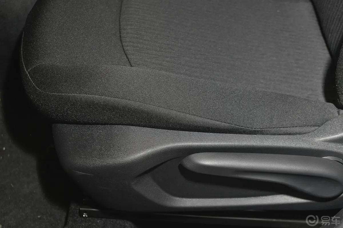 爱丽舍1.6L 手自一体 时尚型 质尚版座椅调节键