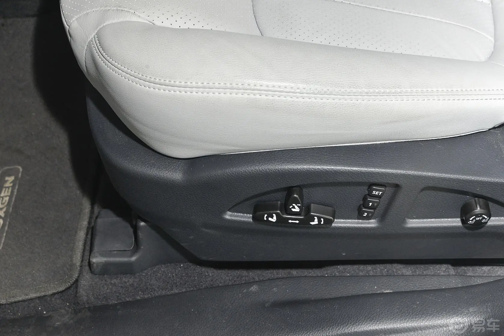 大7 SUV2.2T 自动 四驱 智尊型座椅调节键