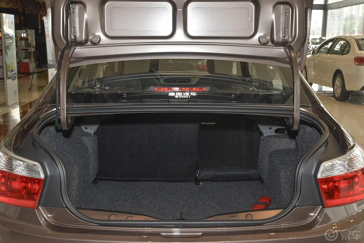 爱丽舍1.6L 手动 舒适型 质尚版行李箱空间（后排右放倒）