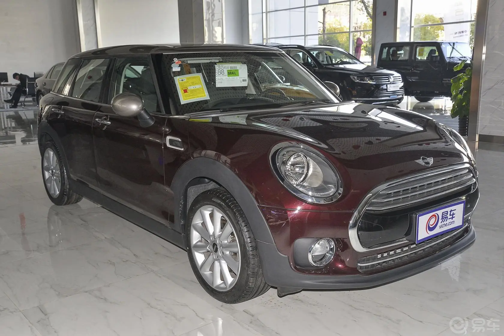 MINI CLUBMAN1.5T COOPER侧前45度车头向右水平