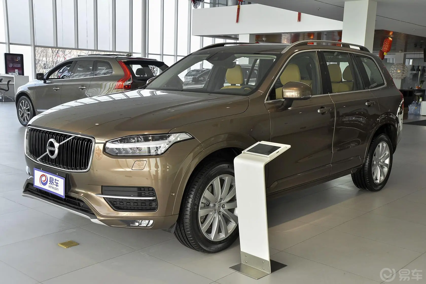 沃尔沃XC902.0T T6 智雅版 七座侧前45度车头向左水平