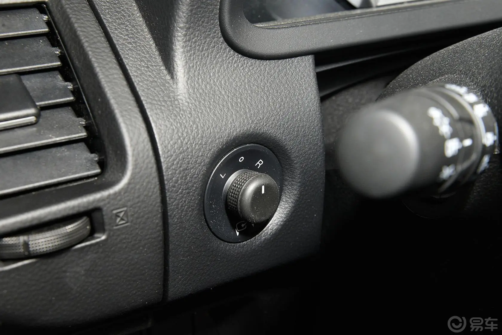 优6 SUV1.8T 时尚型外后视镜控制键